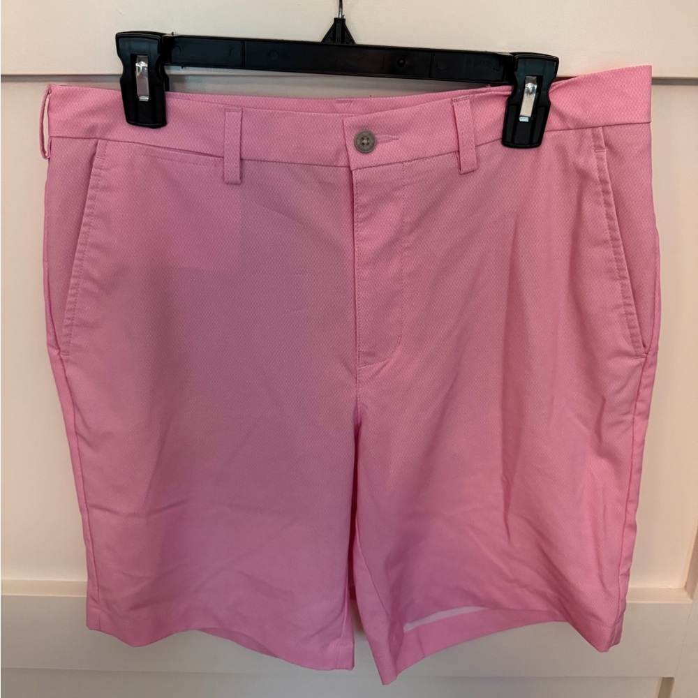 Men’s PGA Tour golf shorts